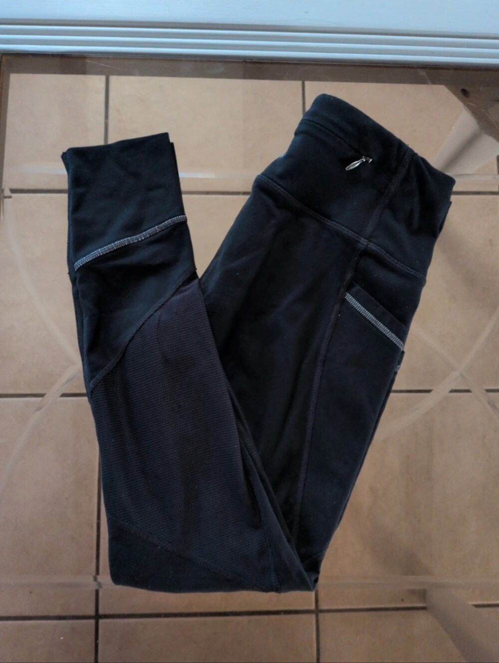 Athleta Relay Tight 2.0 Black Leggings Womens Size XSP FA16 Style 347916